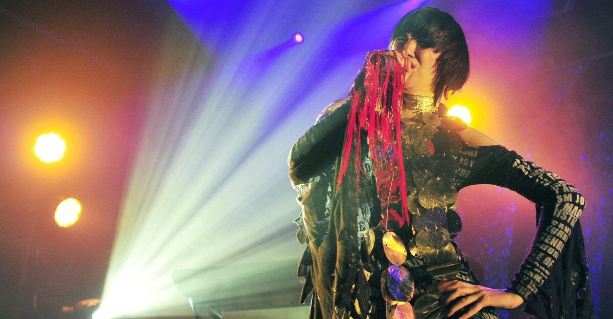 YEAH YEAH YEAHS